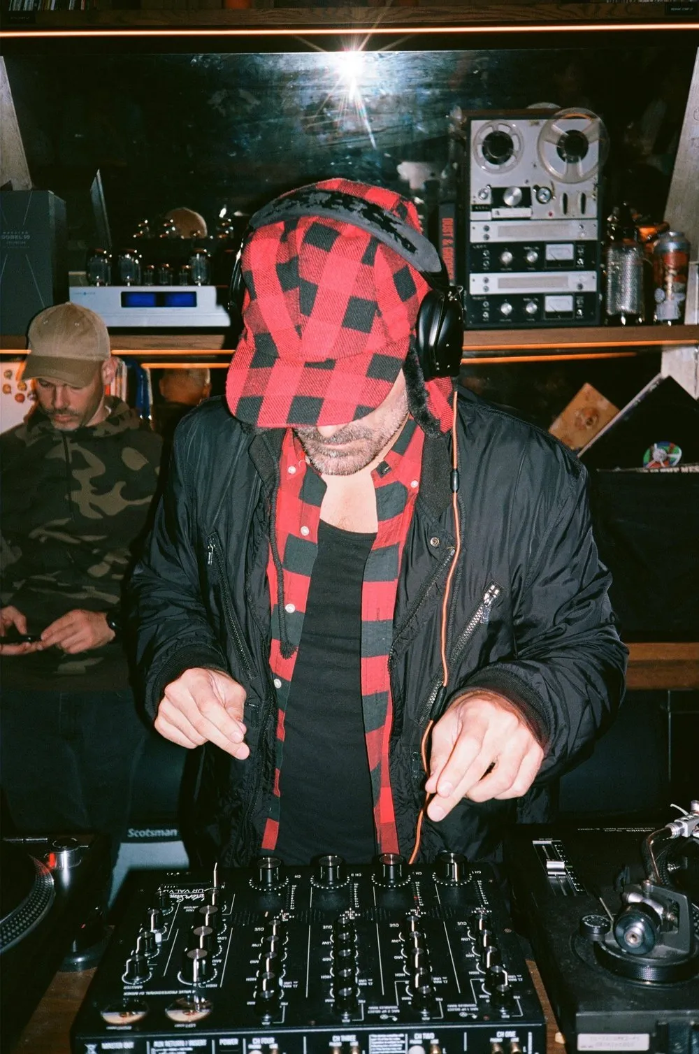 DJ Manuvers DJing — Miami DJ, photo 1