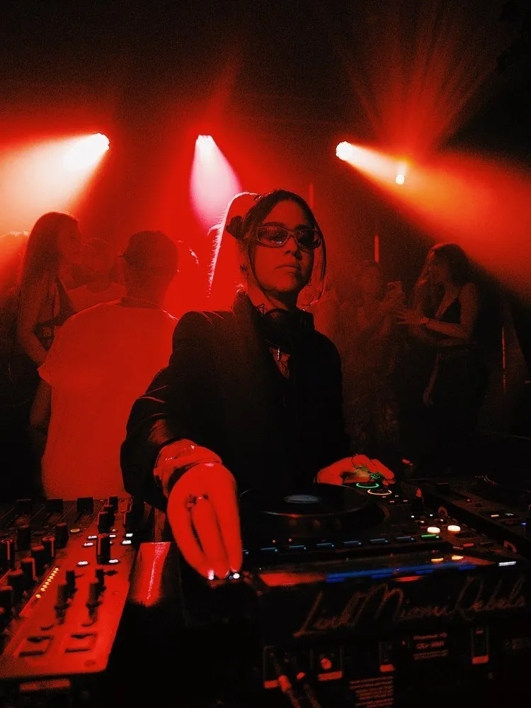 DJ Miluhska DJing — Miami DJ, photo 1