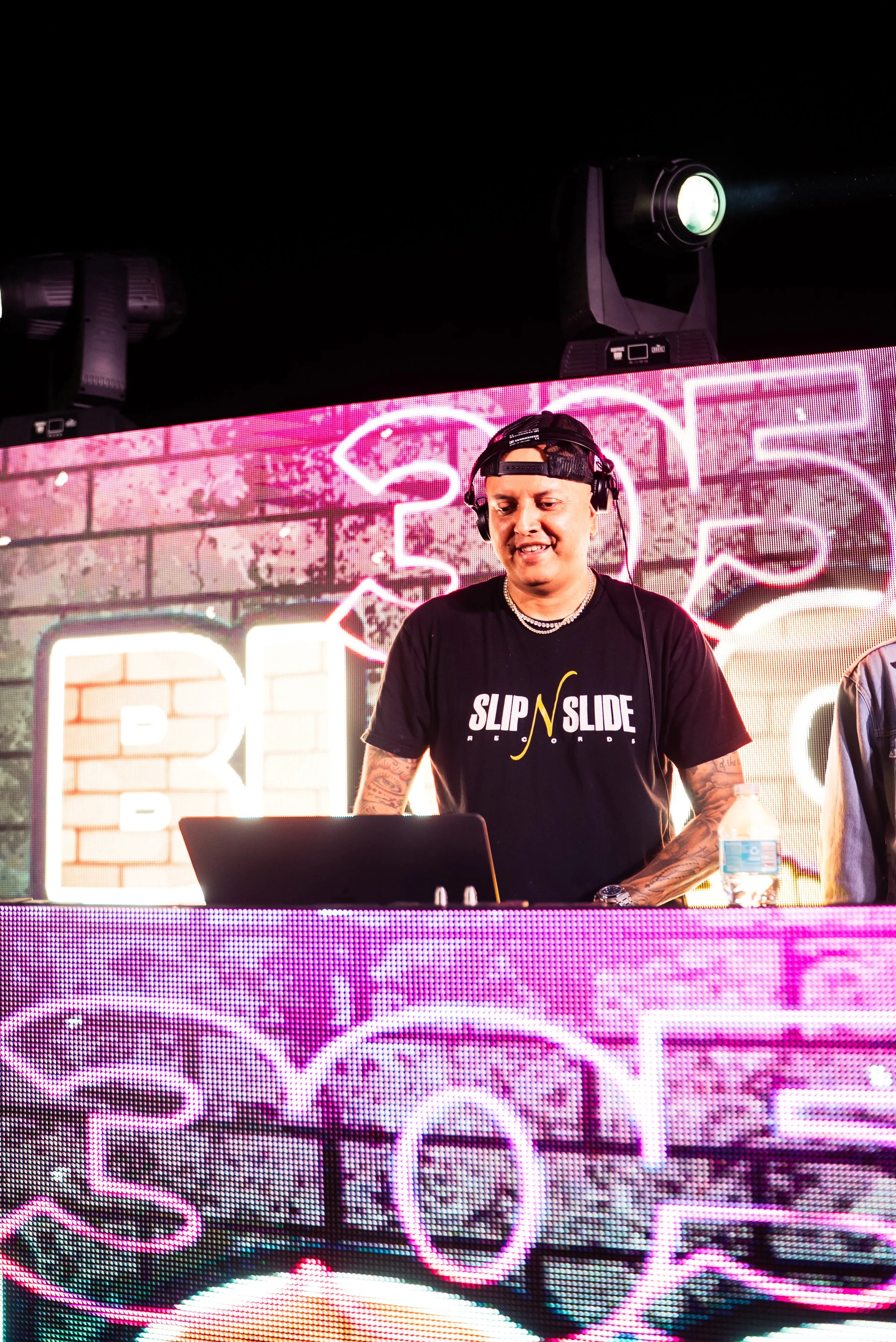 DJ Mr. Mauricio DJing — Miami DJ, photo 3