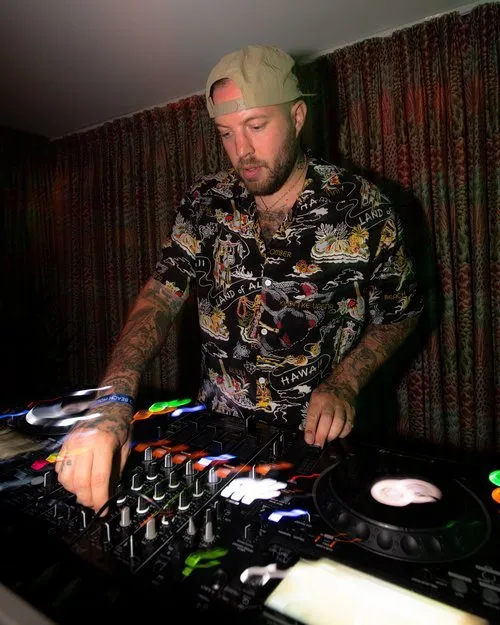 DJ Reid Waters DJing — Miami DJ, photo 2