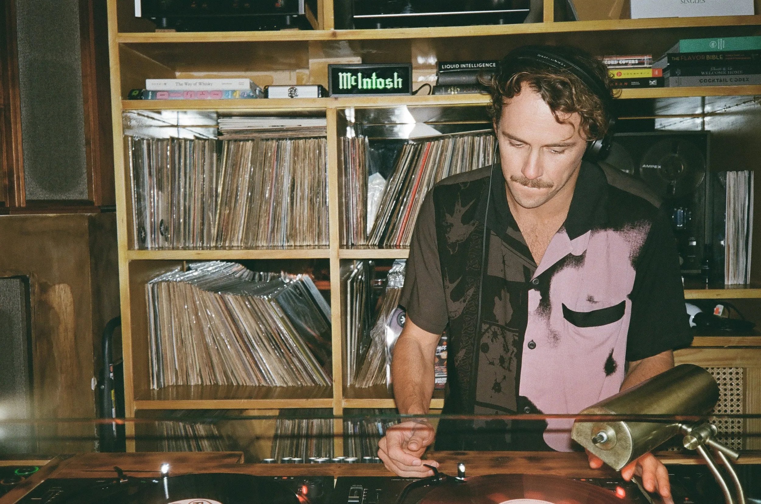 DJ Troy Kurtz DJing — Miami DJ, photo 2